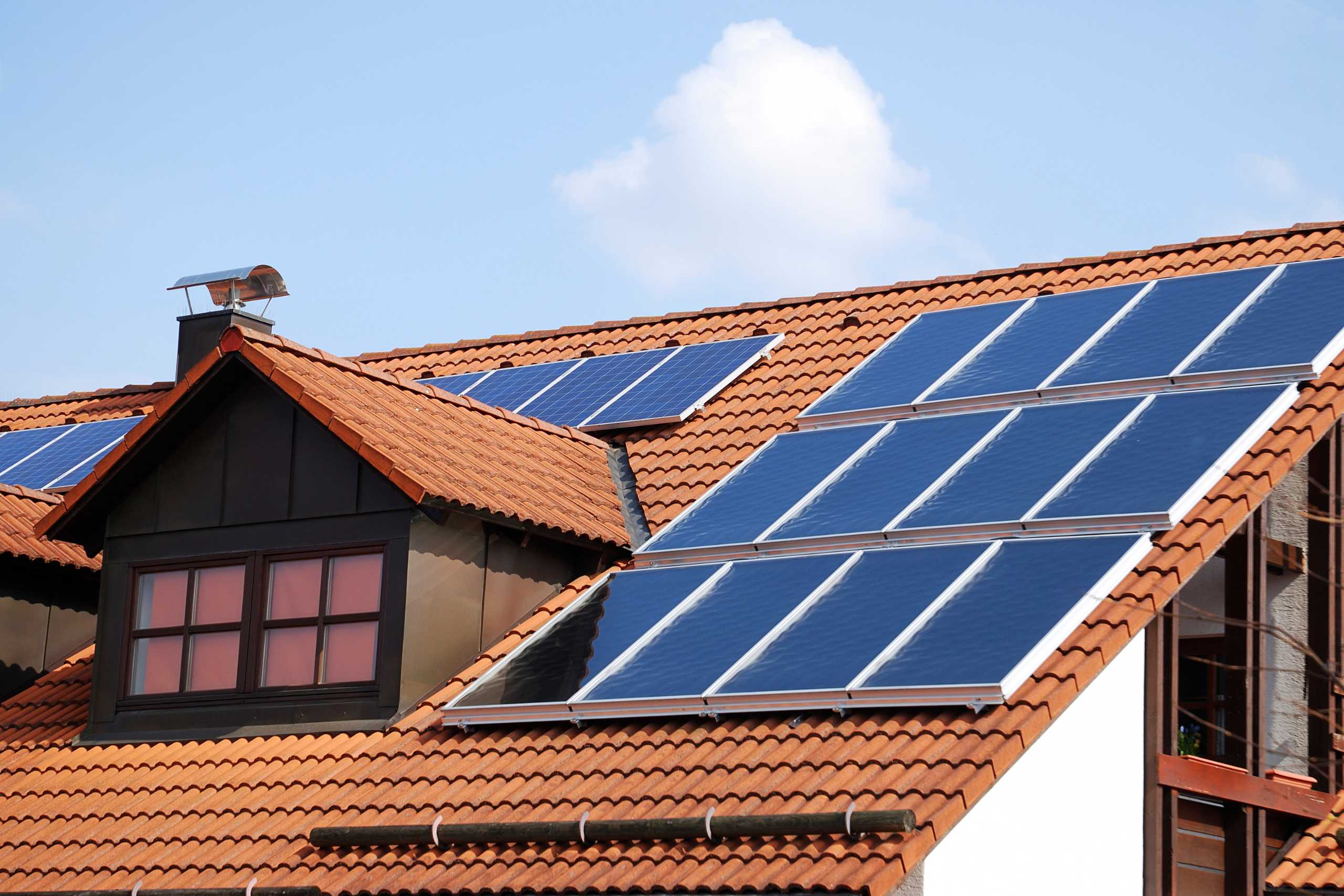 Descubre cómo los placas solares pueden reducir tu factura de electricidad